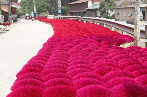 Rực rỡ tăm hương Quảng Phú Cầu Rực rỡ tăm hương Quảng Phú Cầu