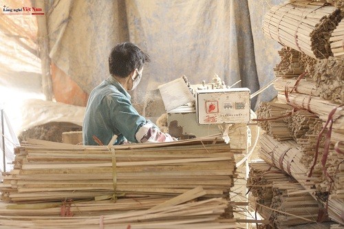 Rực rỡ tăm hương Quảng Phú Cầu Rực rỡ tăm hương Quảng Phú Cầu