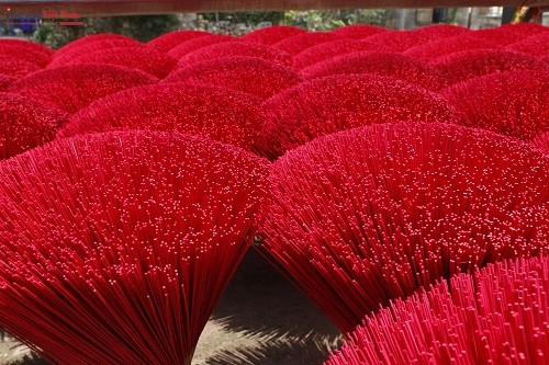 Rực rỡ tăm hương Quảng Phú Cầu Rực rỡ tăm hương Quảng Phú Cầu