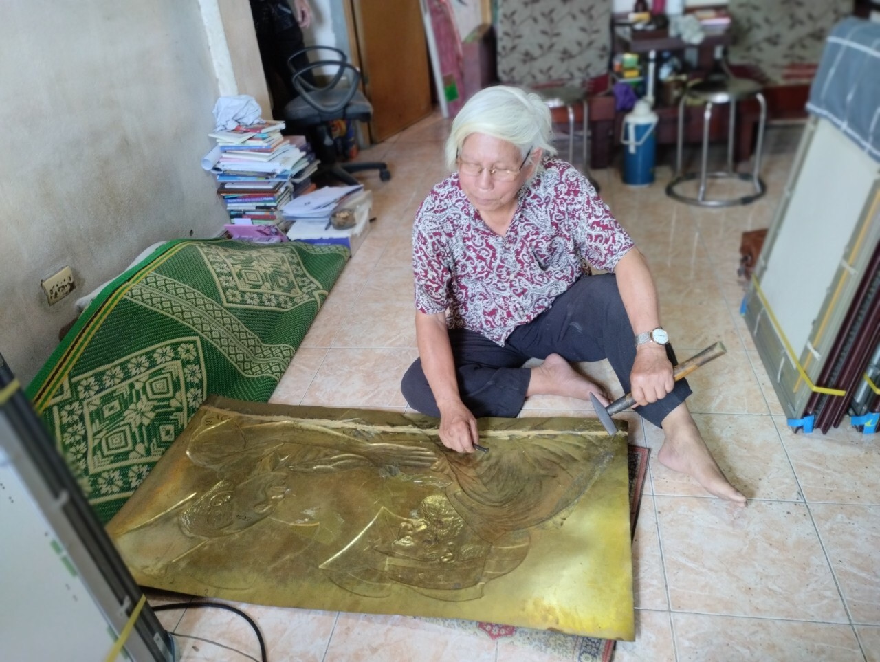 Chuyện về nhà thơ có đôi "bàn tay vàng" và những tác phẩm chân dung gò đồng "độc bản" có một không hai Chuyện về nhà thơ có đôi "bàn tay vàng" và những tác phẩm chân dung gò đồng "độc bản" có một không hai