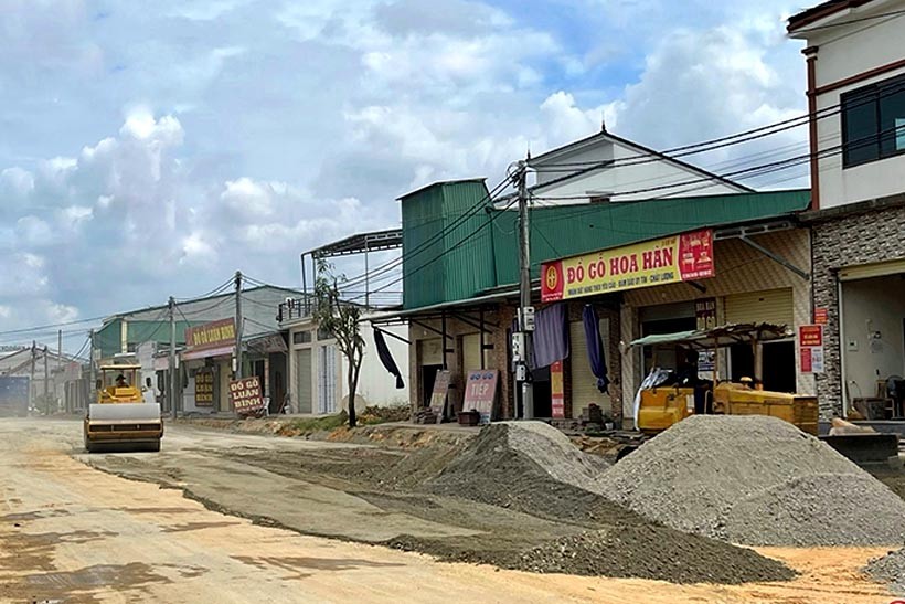 Những con đường mới được chỉnh trang, tạo tiền đề cho việc phát triển của xã Thanh Bình Thịnh. Những con đường mới được chỉnh trang, tạo tiền đề cho việc phát triển của xã Thanh Bình Thịnh.