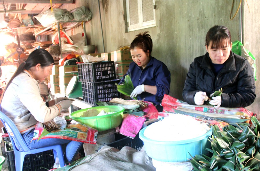 Đến với tỉnh Bắc Kạn du khách sẽ được trải nghiệm cùng làm những món ăn truyền thống như bánh gio, bánh tẻ... Đến với tỉnh Bắc Kạn du khách sẽ được trải nghiệm cùng làm những món ăn truyền thống như bánh gio, bánh tẻ...