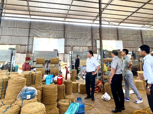 Nghiệm thu đềán đầu tư (Máy xe chỉ xơ dừa) tại Công ty TNHH Dừa Tân H Nghiệm thu đềán đầu tư (Máy xe chỉ xơ dừa) tại Công ty TNHH Dừa Tân H