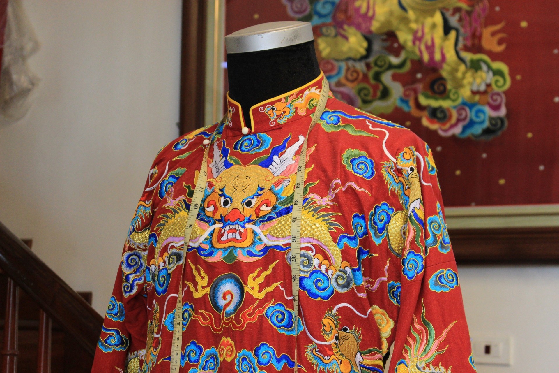 Khám phá kinh đô thời trang giới hầu đồng