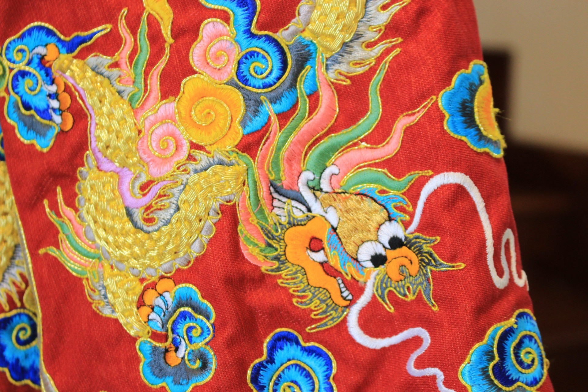 Khám phá kinh đô thời trang giới hầu đồng