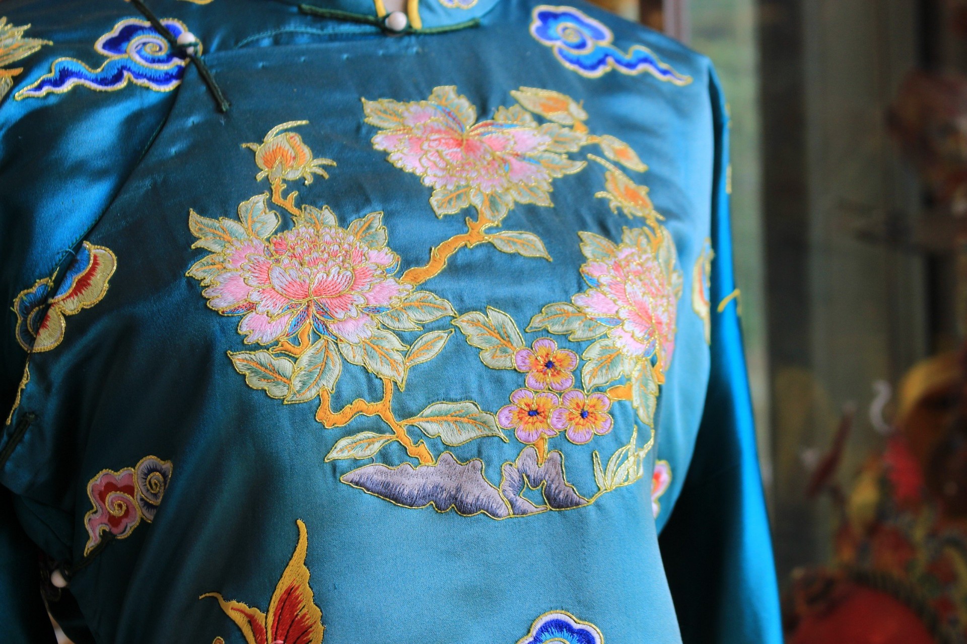 Khám phá kinh đô thời trang giới hầu đồng