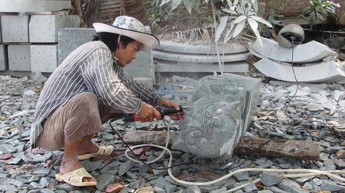 Nghề điêu khắc đá Bửu Long cũng là một trong những nghề có tuổi đời lâu Nghề điêu khắc đá Bửu Long cũng là một trong những nghề có tuổi đời lâu