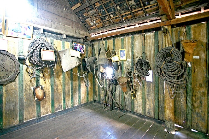 Góc trưng bày những kỷ vật, đồ nghề săn voi của vua voi Y Thu Knul và những người kế tục.