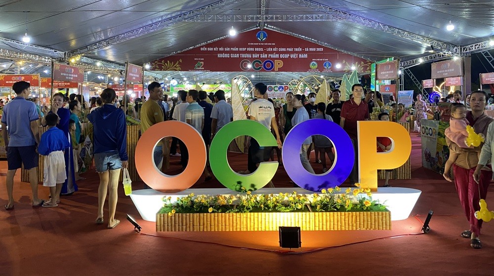 Không gian trưng bày sản phẩm OCOP Việt Nam là một hoạt động nằm trong chuỗi các sự kiện Festival Tôm Cà Mau 2023 và Diễn đàn kết nối sản phẩm OCOP đồng bằng sông Cửu Long năm 2023
