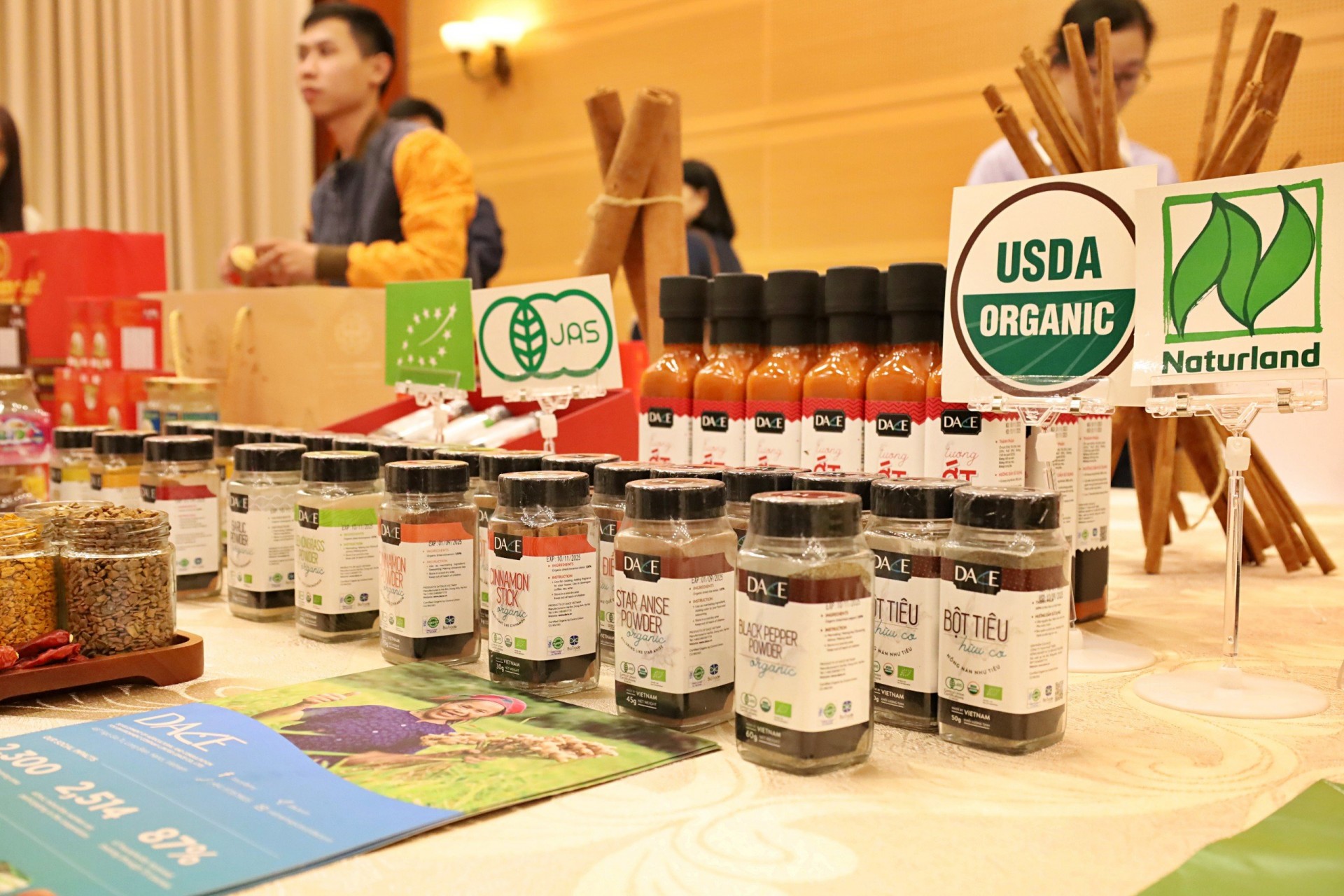 Diễn đàn Thúc đẩy sản xuất và tiêu dùng hàng Việt Nam Diễn đàn Thúc đẩy sản xuất và tiêu dùng hàng Việt Nam