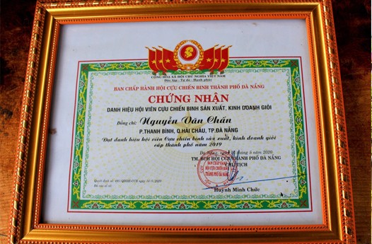 Tài hoa của một cựu chiến binh trong nghề sinh vật cảnh Tài hoa của một cựu chiến binh trong nghề sinh vật cảnh