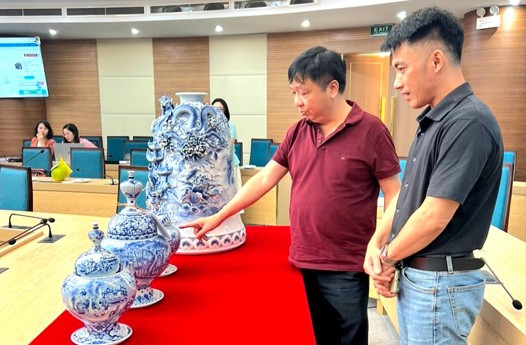 Văn phòng điều phối Chương trình xây dựng nông thôn mới thành phố Hà Nội đánh giá sản phẩm gốm Kim Lan năm 2023
