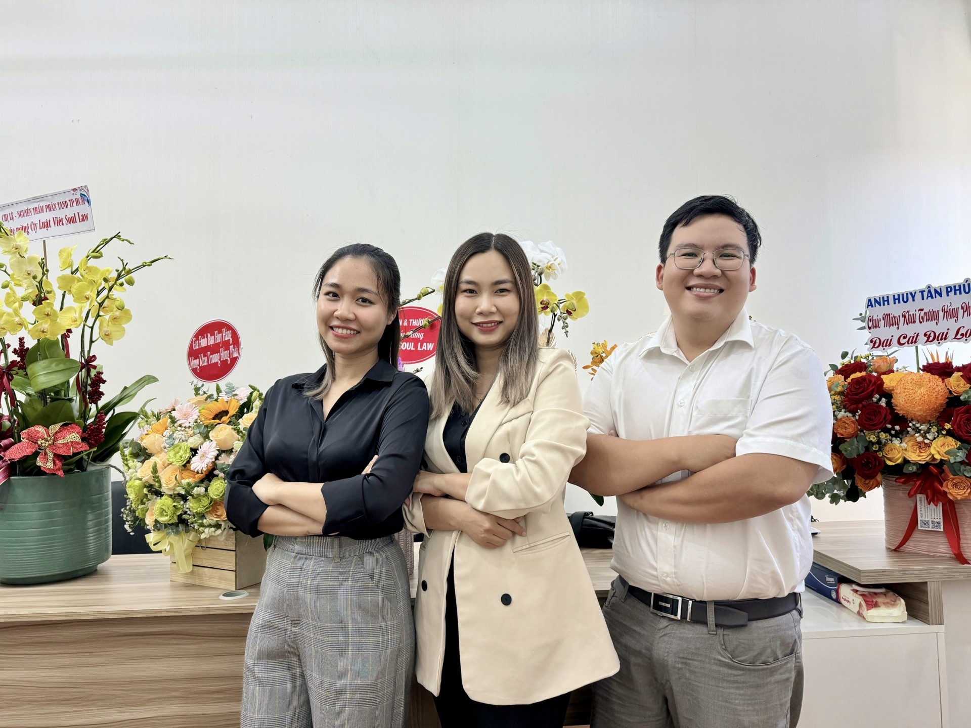 Luật sư Lý Mỹ Tiên cùng các cộng sự của Việt Soul Law