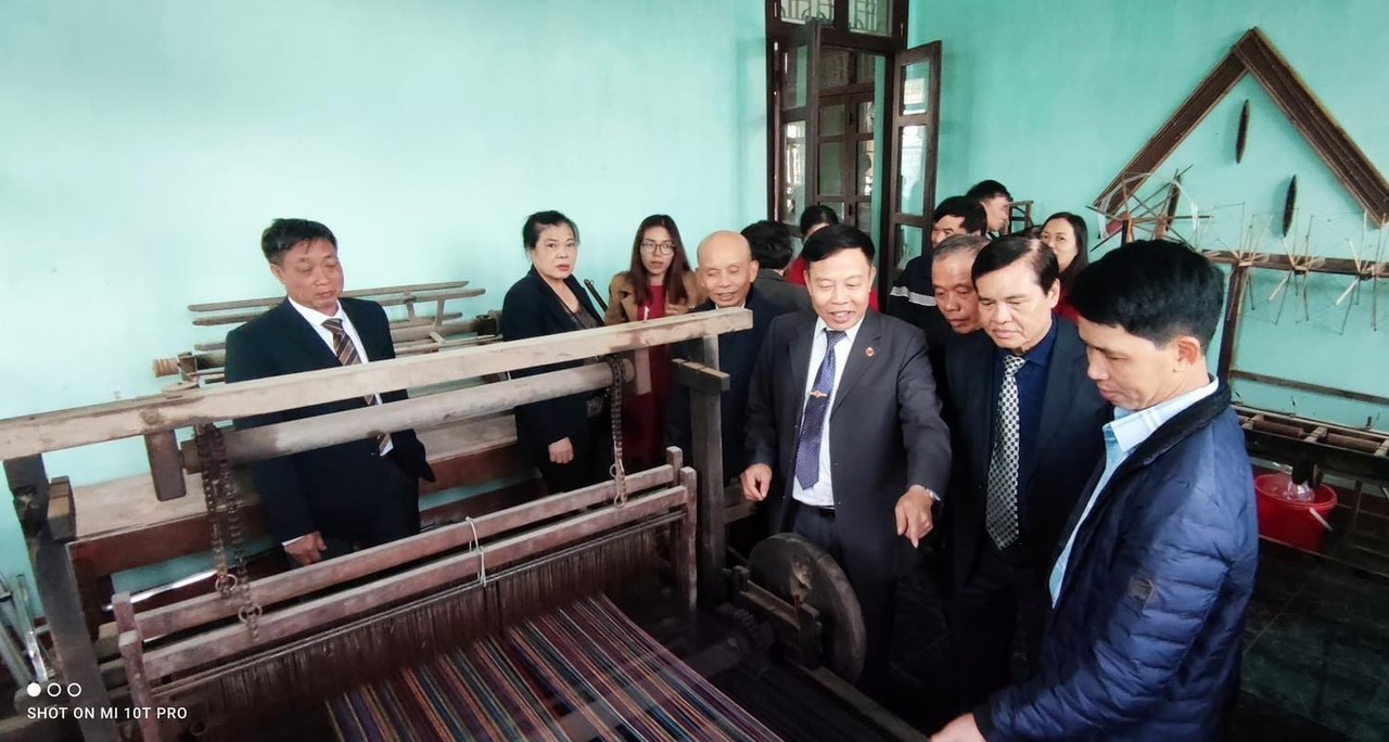 Nha Xá bảo tồn nghề dệt lụa truyền thống