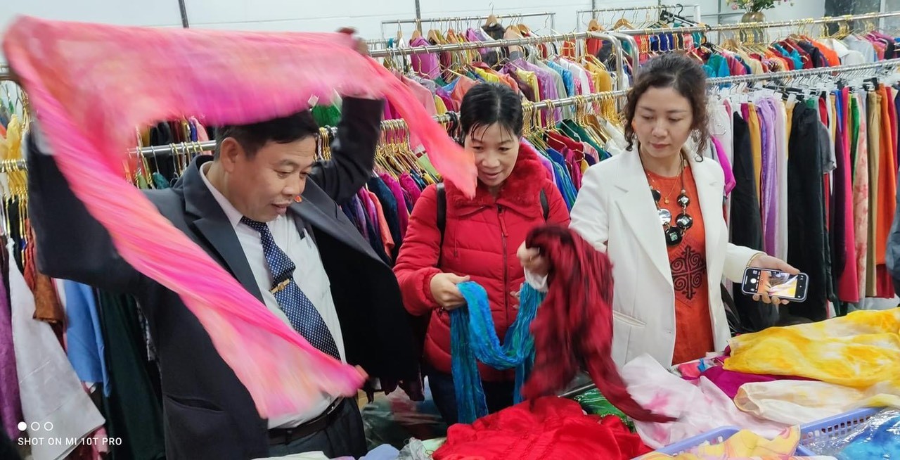 Nha Xá bảo tồn nghề dệt lụa truyền thống