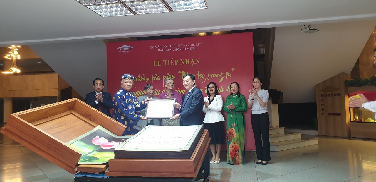 Bảo tàng Hồ Chí Minh tiếp nhận Tác phẩm thư pháp “ Nhật Ký Trong Tù” Bảo tàng Hồ Chí Minh tiếp nhận Tác phẩm thư pháp “ Nhật Ký Trong Tù”