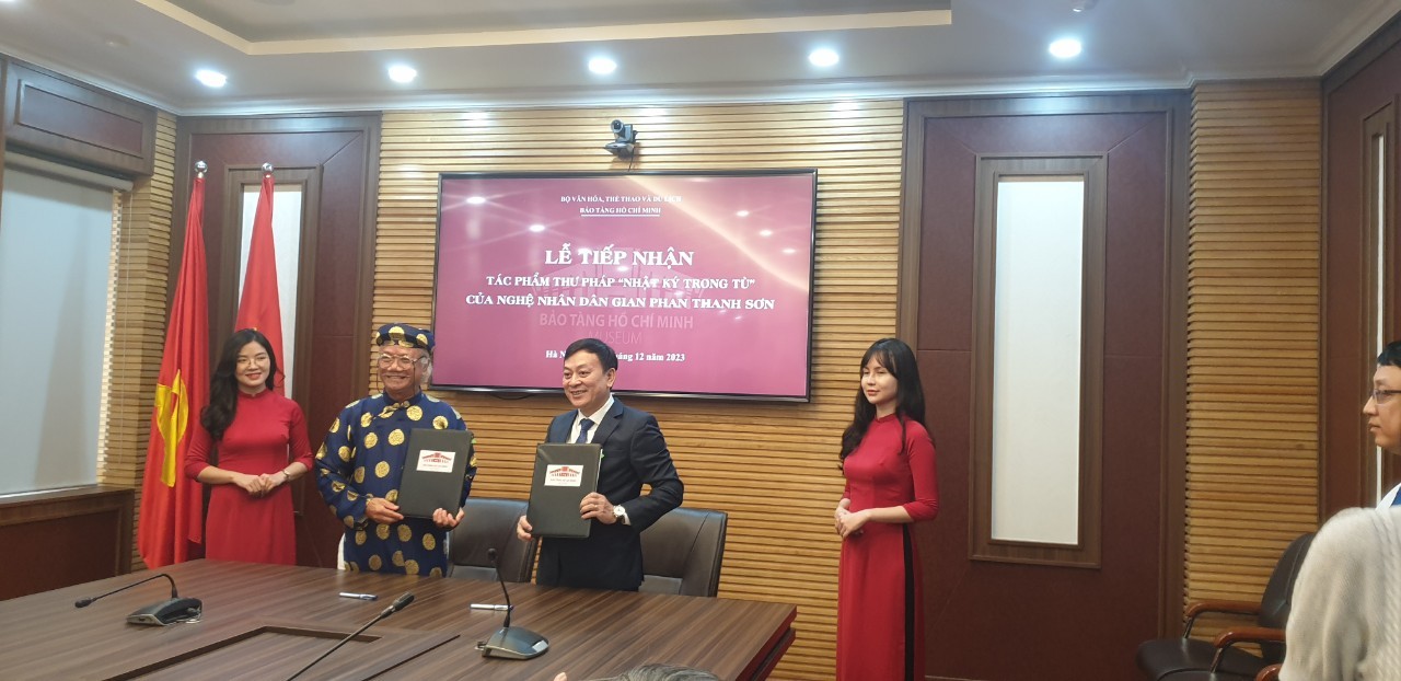 Bảo tàng Hồ Chí Minh tiếp nhận Tác phẩm thư pháp “ Nhật Ký Trong Tù” Bảo tàng Hồ Chí Minh tiếp nhận Tác phẩm thư pháp “ Nhật Ký Trong Tù”