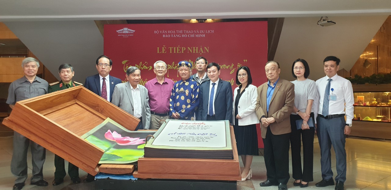 Bảo tàng Hồ Chí Minh tiếp nhận Tác phẩm thư pháp “ Nhật Ký Trong Tù” Bảo tàng Hồ Chí Minh tiếp nhận Tác phẩm thư pháp “ Nhật Ký Trong Tù”