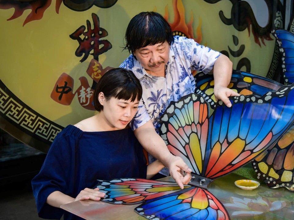 Nghệ thuật tranh kính thể hiện tài năng của người nghệ nhân biến những tấm kính đơn thuần thành tác phẩm nghệ thuật