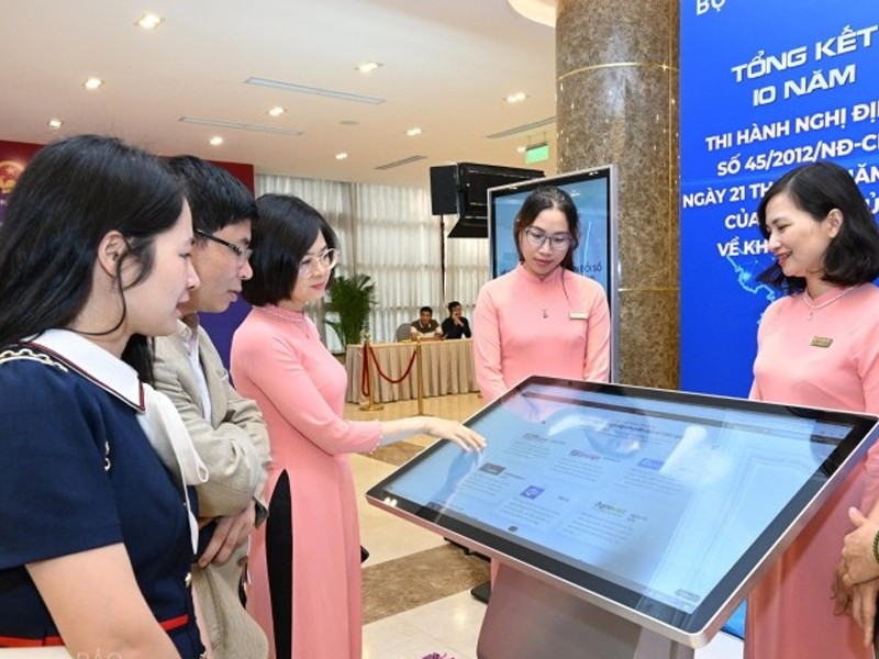 Cục Thương mại điện tử và Kinh tế số thuộc Bộ Công Thương trưng bày, giới thiệu hệ sinh thái hỗ trợ chuyển đổi số cho doanh nghiệp lĩnh vực khuyến công Cục Thương mại điện tử và Kinh tế số thuộc Bộ Công Thương trưng bày, giới thiệu hệ sinh thái hỗ trợ chuyển đổi số cho doanh nghiệp lĩnh vực khuyến công