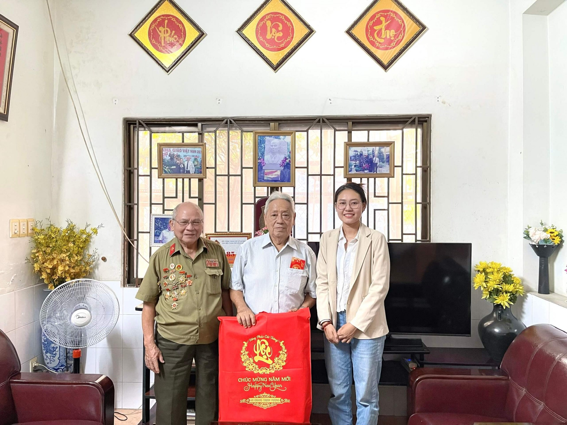 VPĐD tại TP. HCM - Tạp chí Làng nghề Việt Nam thăm, chúc Tết cựu chiến binh