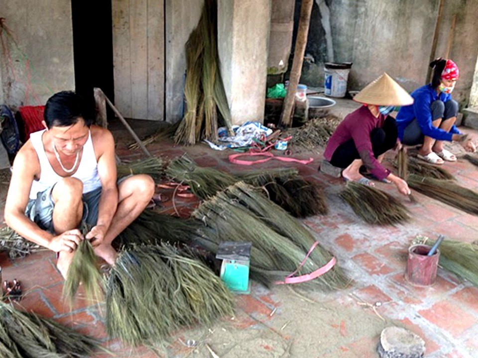 Làng nghề làm chổi chít Nội Hạc Làng nghề làm chổi chít Nội Hạc
