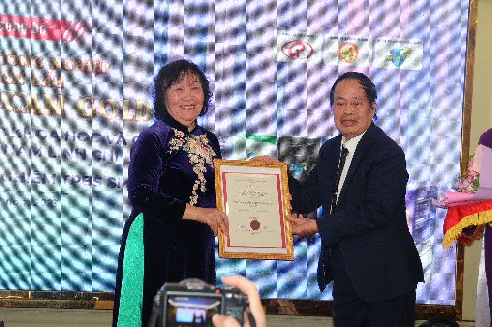 Công ty TNHH Nấm Linh Chi đón nhận danh hiệu “Doanh nghiệp Khoa học và Công nghệ”