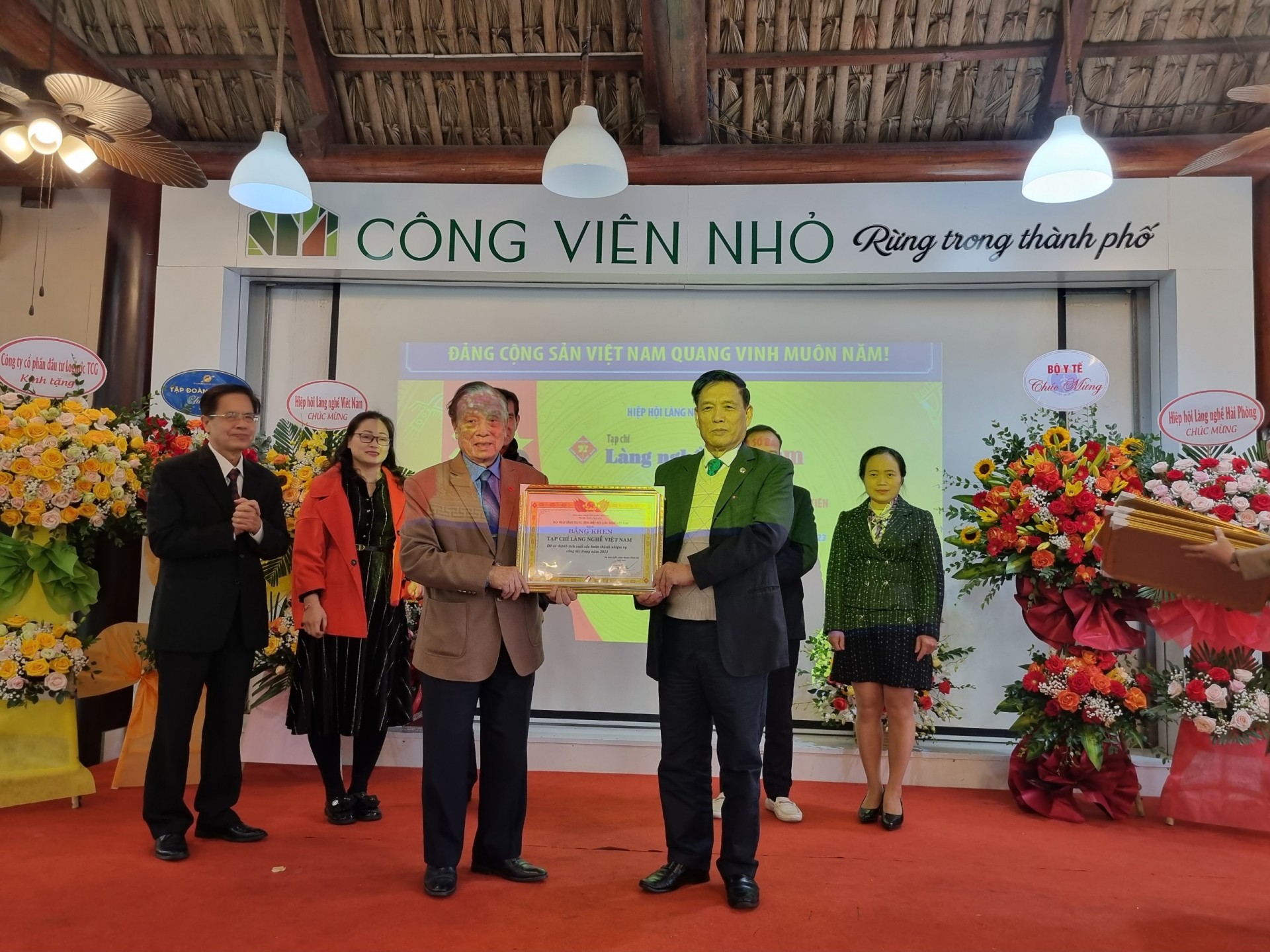 Tạp chí Làng nghề Việt Nam kỷ niệm 12 năm thành lập Tạp chí Làng nghề Việt Nam kỷ niệm 12 năm thành lập