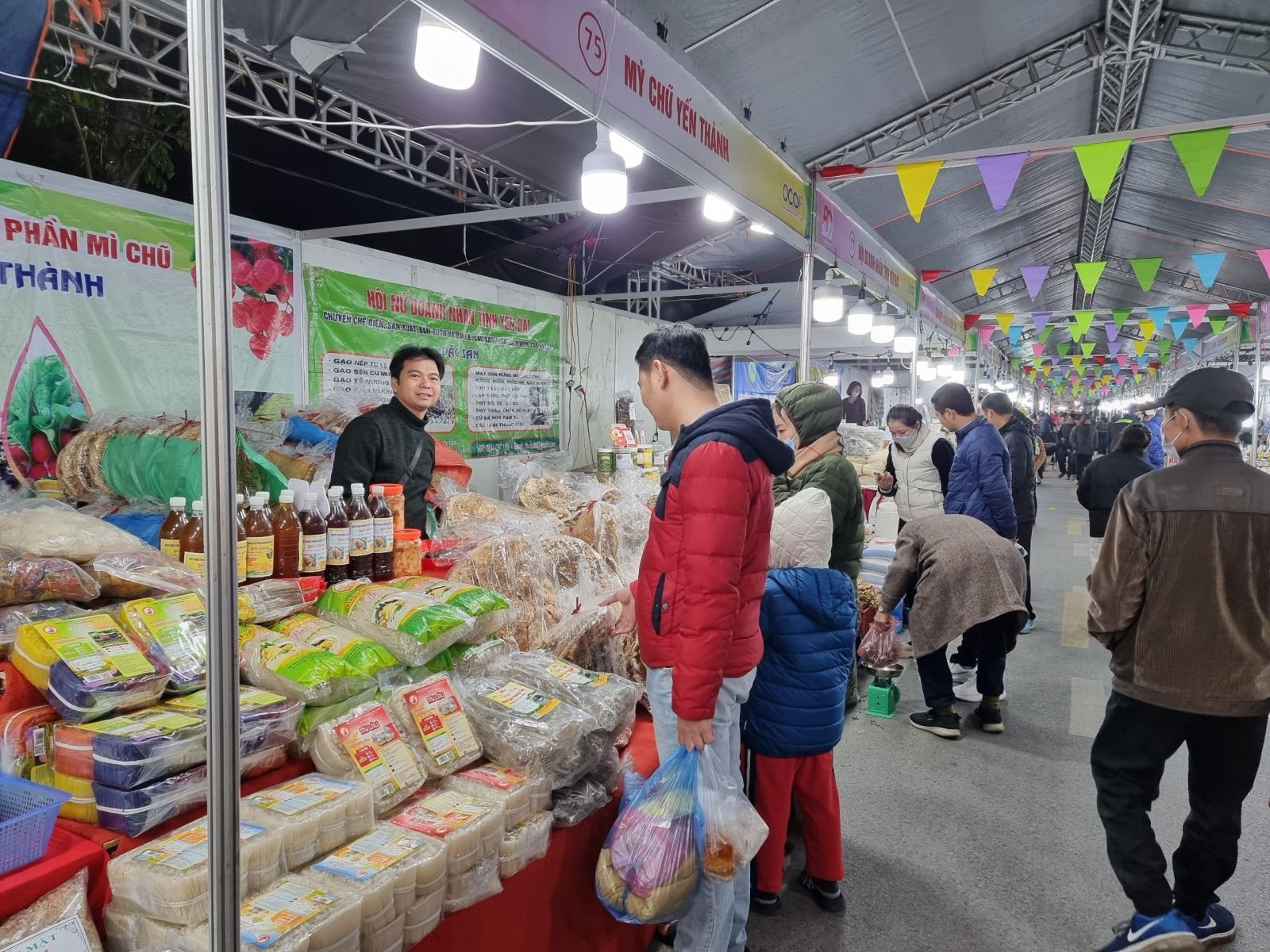 100 gian hàng sẽ tham gia Lễ hội hoa đào, quất cảnh và sản phẩm OCOP các vùng miền Xuân Giáp Thìn 2024 100 gian hàng sẽ tham gia Lễ hội hoa đào, quất cảnh và sản phẩm OCOP các vùng miền Xuân Giáp Thìn 2024