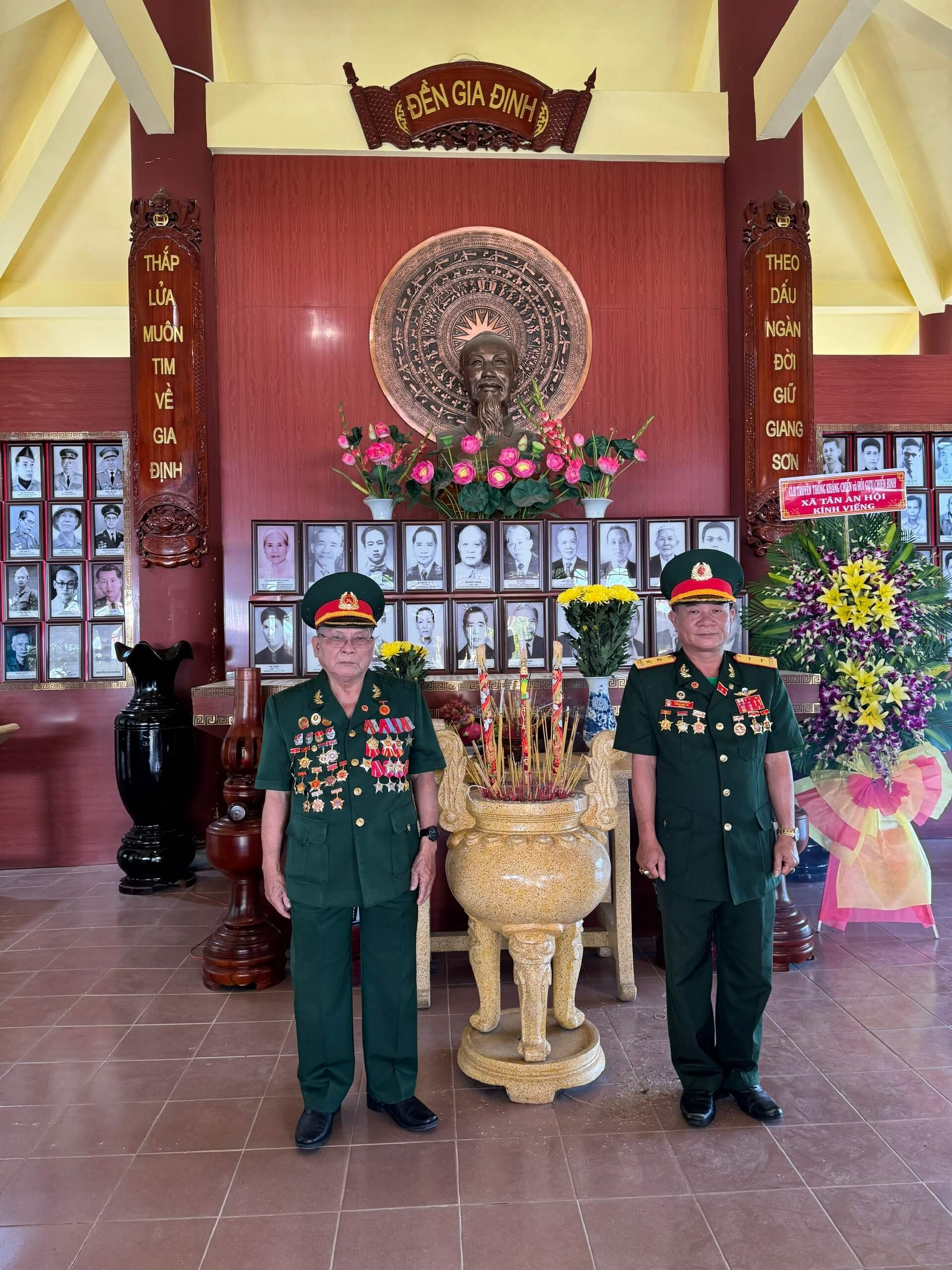 Lễ Thắp nhang – Tưởng niệm và Họp mặt truyền thống tại Đền Gia Định Lễ Thắp nhang – Tưởng niệm và Họp mặt truyền thống tại Đền Gia Định