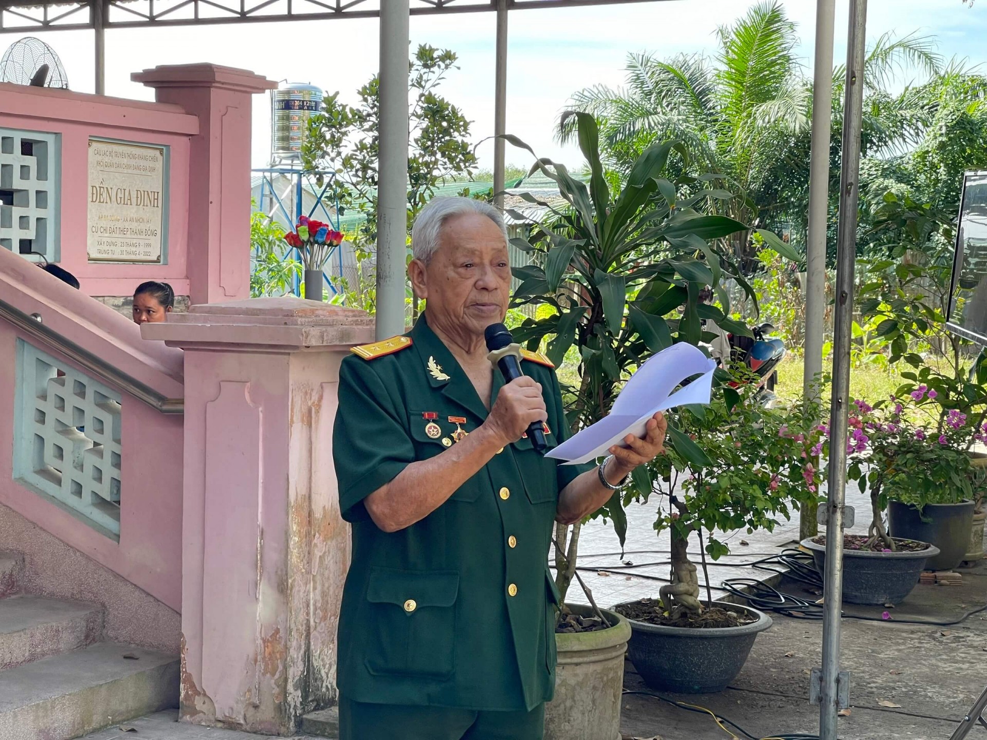 Trung tá Phạm Minh Hiền đọc tên tưởng nhớ các anh hùng, tiền bối Cách mạng Trung tá Phạm Minh Hiền đọc tên tưởng nhớ các anh hùng, tiền bối Cách mạng