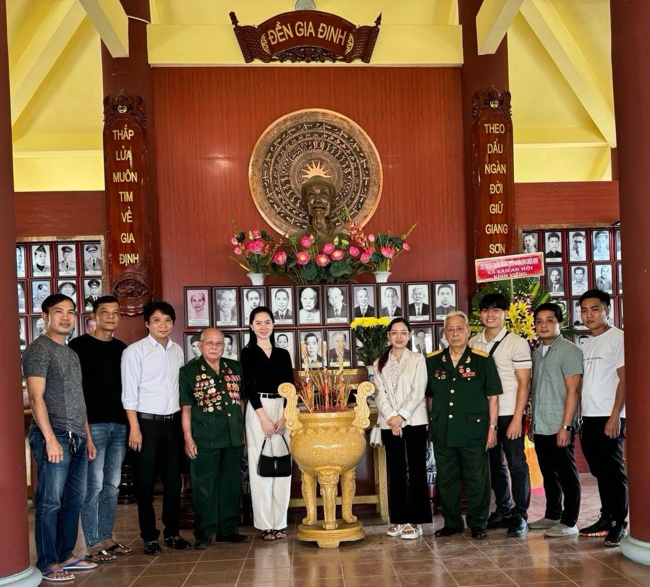 Lễ Thắp nhang – Tưởng niệm và Họp mặt truyền thống tại Đền Gia Định Lễ Thắp nhang – Tưởng niệm và Họp mặt truyền thống tại Đền Gia Định