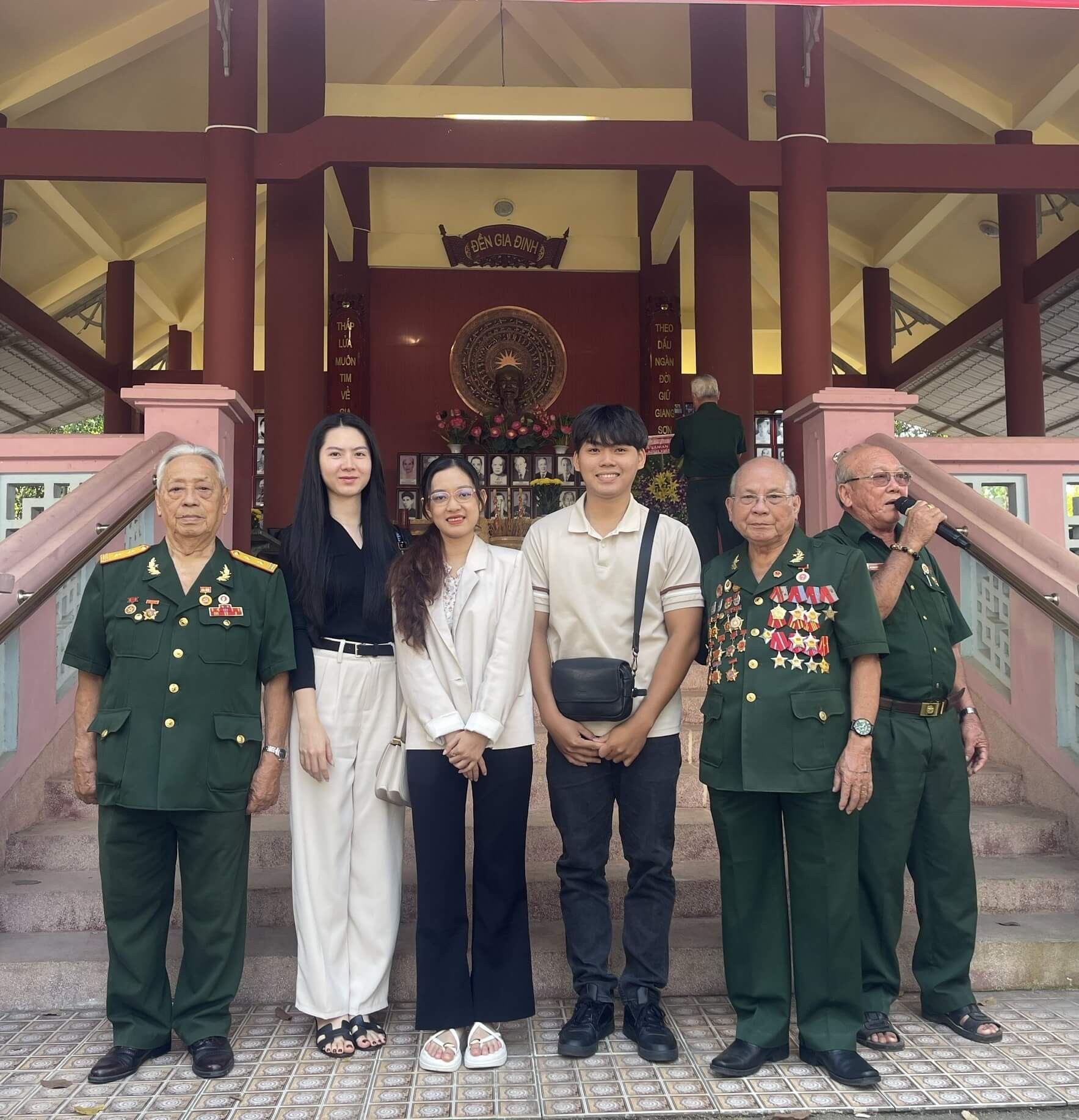 Lễ Thắp nhang – Tưởng niệm và Họp mặt truyền thống tại Đền Gia Định Lễ Thắp nhang – Tưởng niệm và Họp mặt truyền thống tại Đền Gia Định