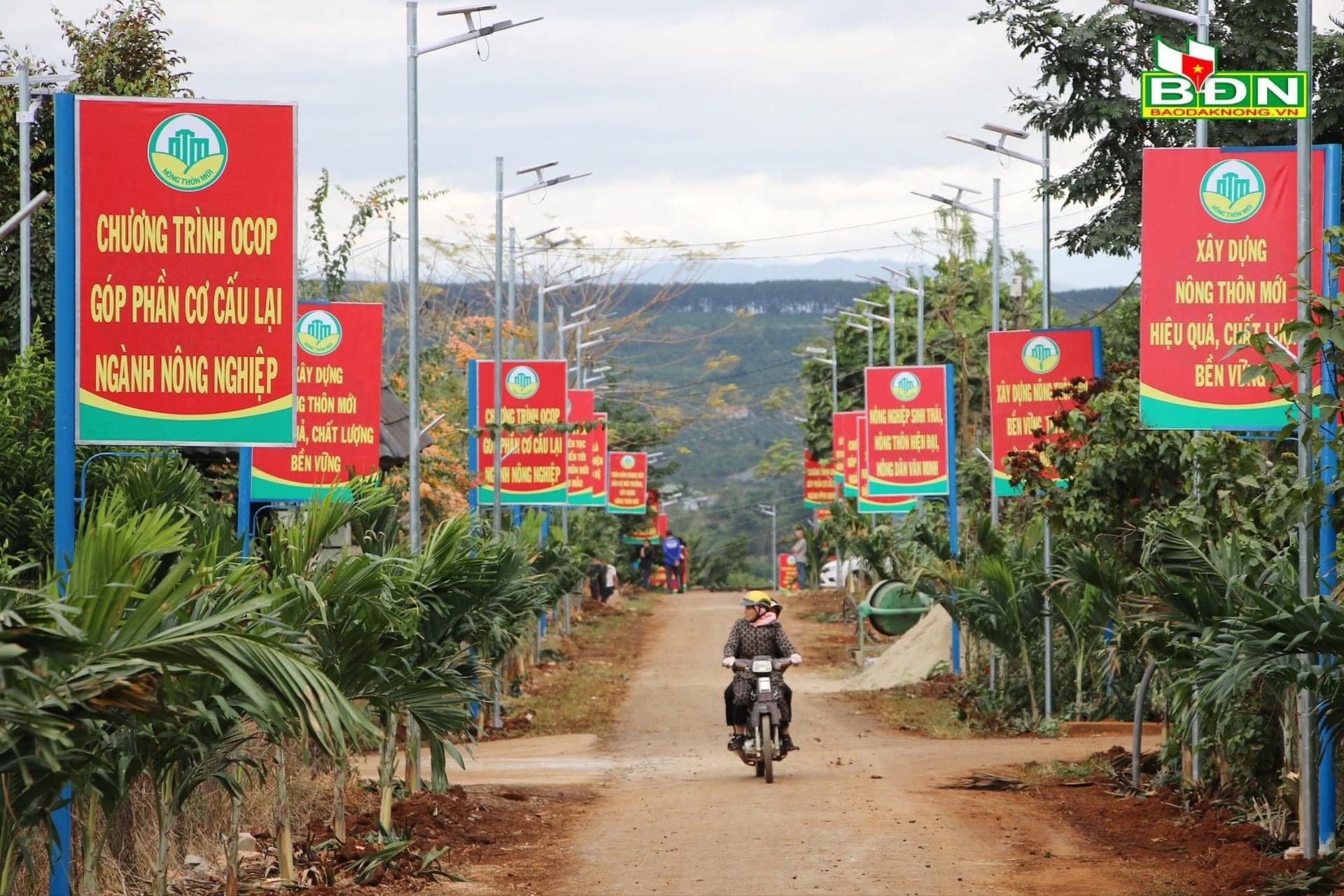 Nhiều khẩu hiệu áp phích nông thôn mới 