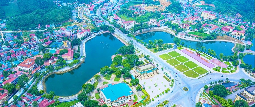 Thành phố Yên Bái chụp từ trên cao.