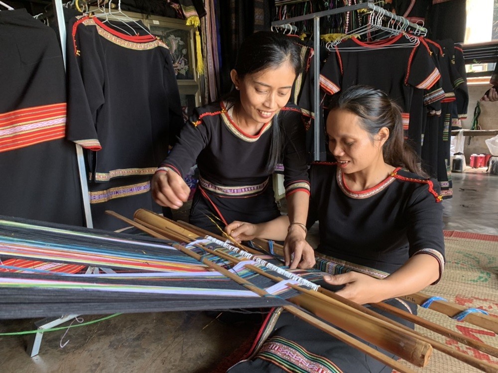 Xây dựng nông thôn mới gắn với bảo tồn văn hóa của đồng bào Ê đê ở xã Ea Tul, huyện Cư Mgar, tỉnh Đắk Lắk . 