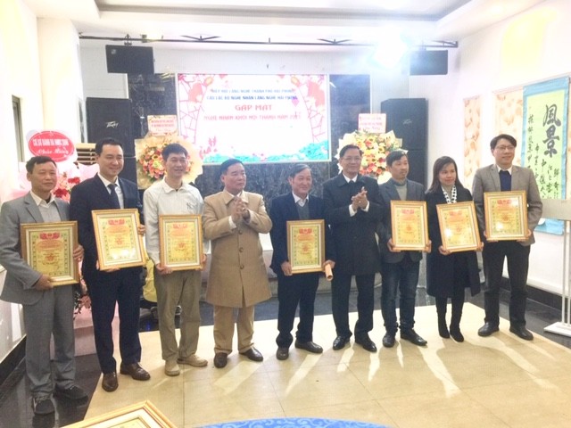 Hiệp hội Làng nghề Hải Phòng trao 26 bằng nghệ nhân làng nghề và 22 danh hiệu bàn tay vàng cho các Nghệ nhân năm 2023