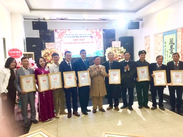 Hiệp hội Làng nghề Hải Phòng trao 26 bằng nghệ nhân làng nghề và 22 danh hiệu bàn tay vàng cho các Nghệ nhân năm 2023