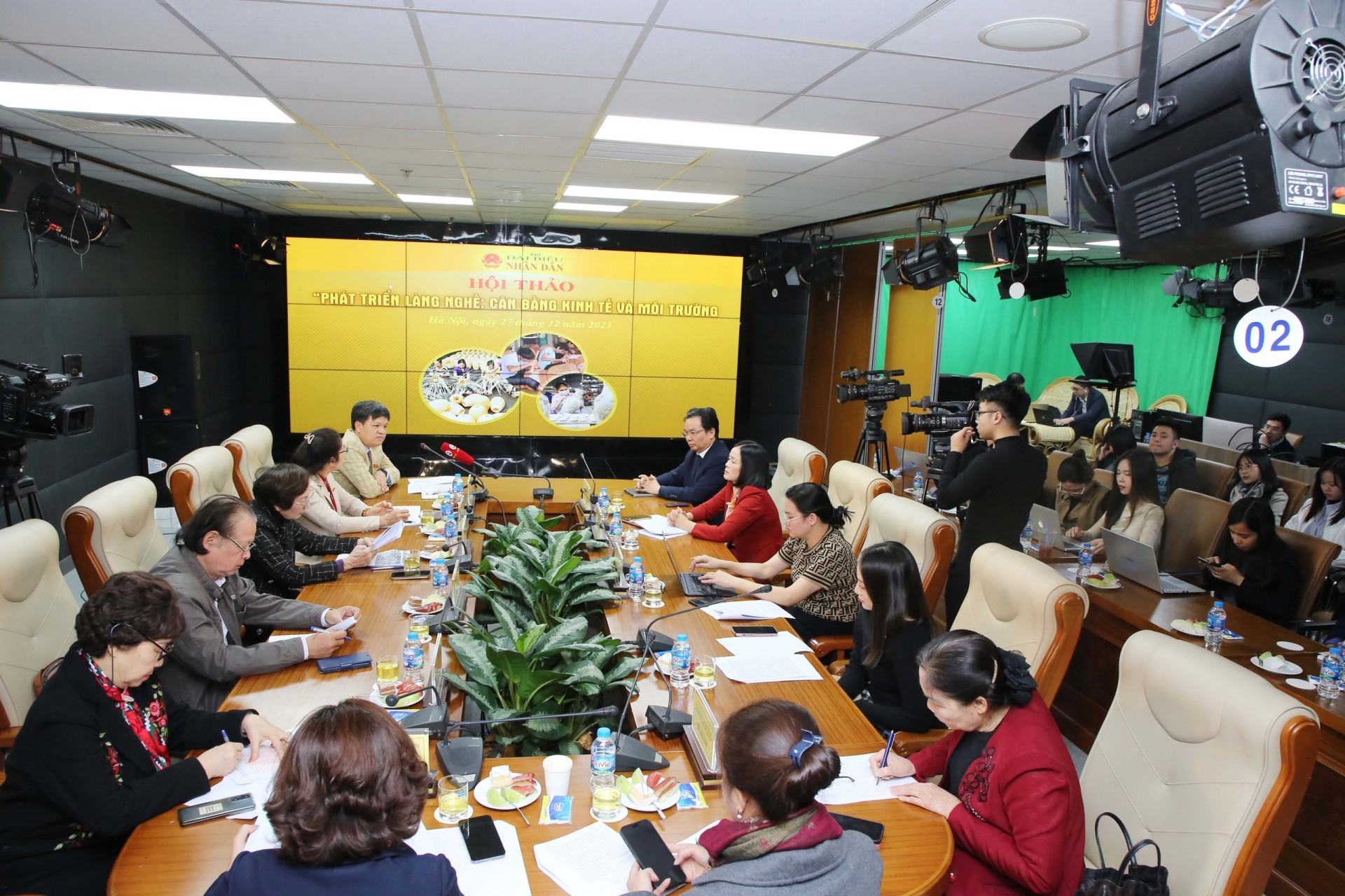 Phát triển làng nghề: Cân bằng kinh tế và môi trường