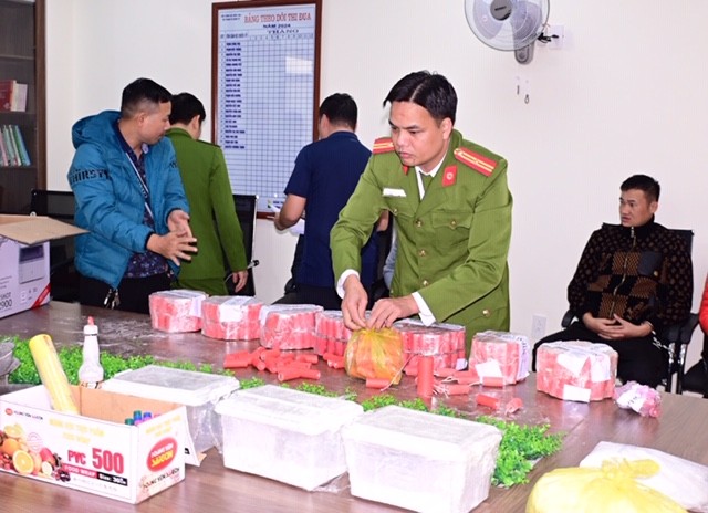 Công an Hải Phòng triển khai kế hoạch cao điểm vận động thu hồi vũ khí vật liệu nổ công cụ hỗ trợ pháo và đèn trời Công an Hải Phòng triển khai kế hoạch cao điểm vận động thu hồi vũ khí vật liệu nổ công cụ hỗ trợ pháo và đèn trời