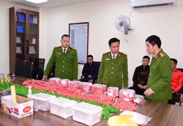 Công an Hải Phòng triển khai kế hoạch cao điểm vận động thu hồi vũ khí vật liệu nổ công cụ hỗ trợ pháo và đèn trời Công an Hải Phòng triển khai kế hoạch cao điểm vận động thu hồi vũ khí vật liệu nổ công cụ hỗ trợ pháo và đèn trời