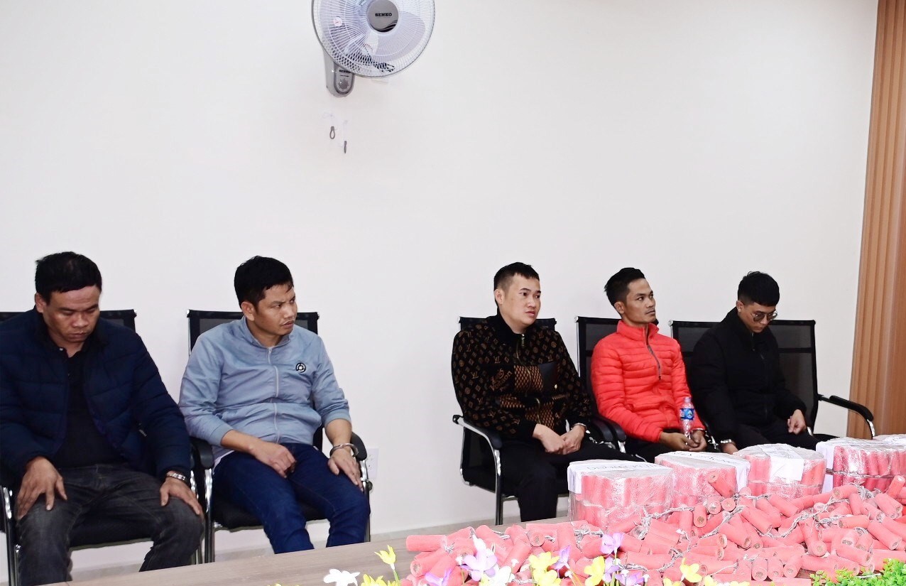 Công an Hải Phòng triển khai kế hoạch cao điểm vận động thu hồi vũ khí vật liệu nổ công cụ hỗ trợ pháo và đèn trời Công an Hải Phòng triển khai kế hoạch cao điểm vận động thu hồi vũ khí vật liệu nổ công cụ hỗ trợ pháo và đèn trời