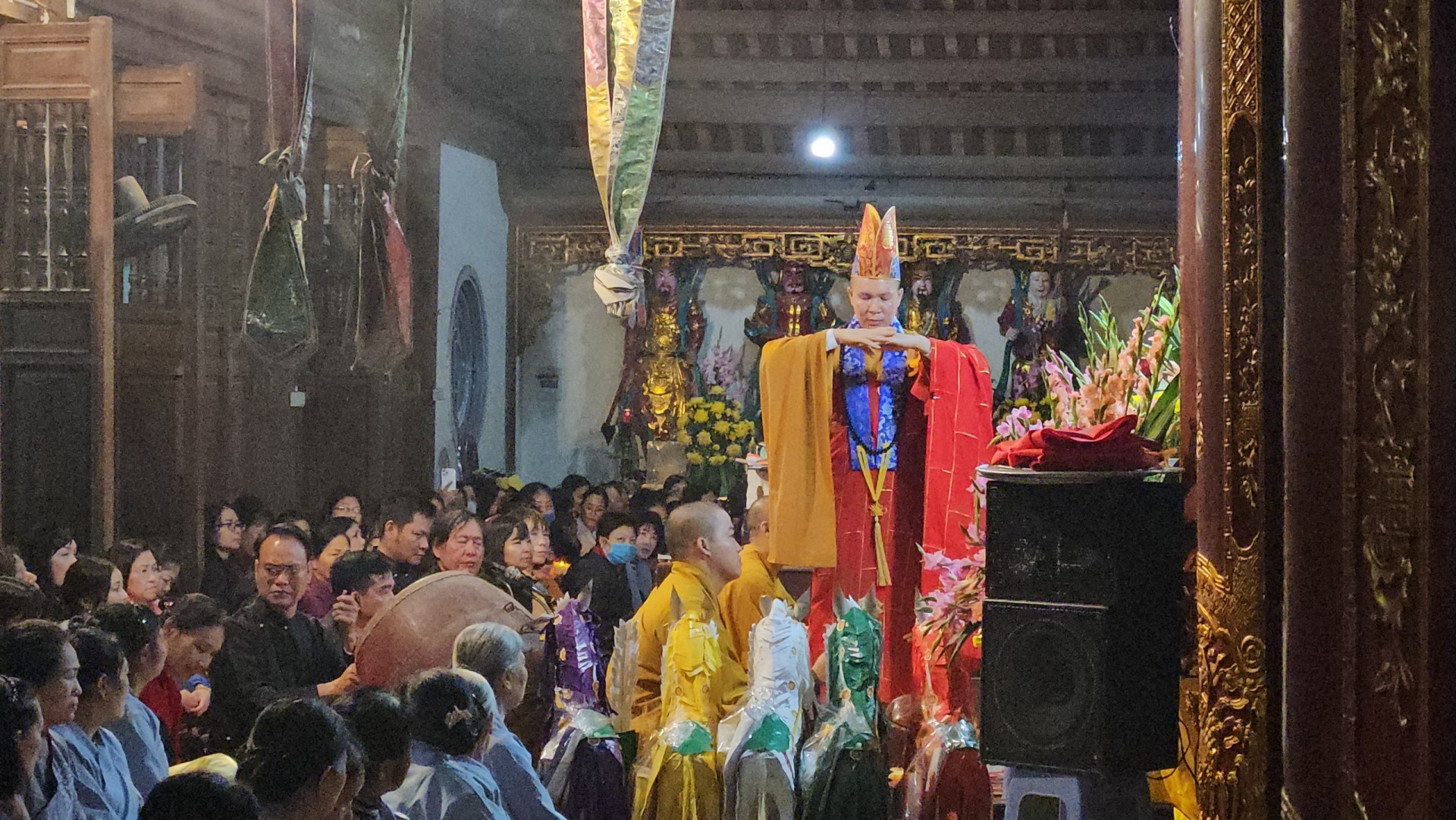 Những hình ảnh đẹp tại lễ thắp đèn Quảng Chiếu tại đền Nguyên Phi Ỷ Lan Những hình ảnh đẹp tại lễ thắp đèn Quảng Chiếu tại đền Nguyên Phi Ỷ Lan