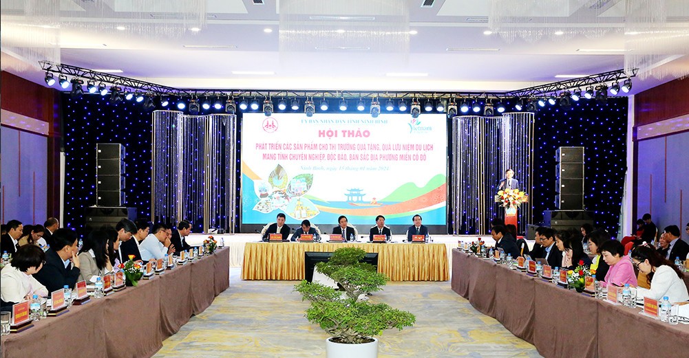 Hội thảo “Phát triển các sản phẩm cho thị trường quà tặng, quà lưu niệm du lịch mang tính chuyên nghiệp, độc đáo, bản sắc địa phương miền Cố đô” Hội thảo “Phát triển các sản phẩm cho thị trường quà tặng, quà lưu niệm du lịch mang tính chuyên nghiệp, độc đáo, bản sắc địa phương miền Cố đô”