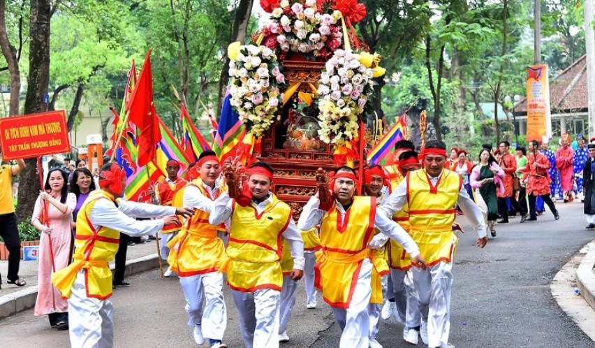 Lễ rước chung của người dân 13 làng trong Lễ hội Thập tam trại được phục dựng sau gần 70 năm thất truyền. Lễ rước chung của người dân 13 làng trong Lễ hội Thập tam trại được phục dựng sau gần 70 năm thất truyền.