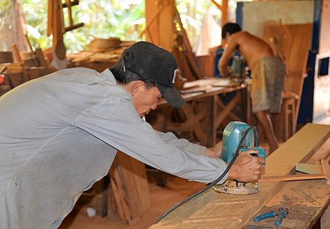 Xuôi dòng sông Tiền thăm làng Mộc Chợ Thủ