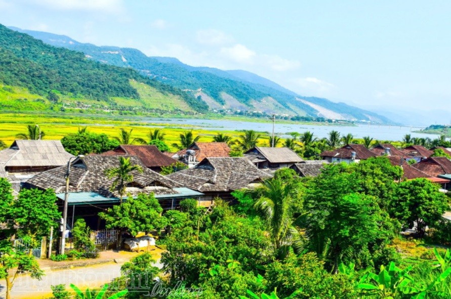 Một góc bản làng bình yên ở xã Lay Nưa, TX. Mường Lay.