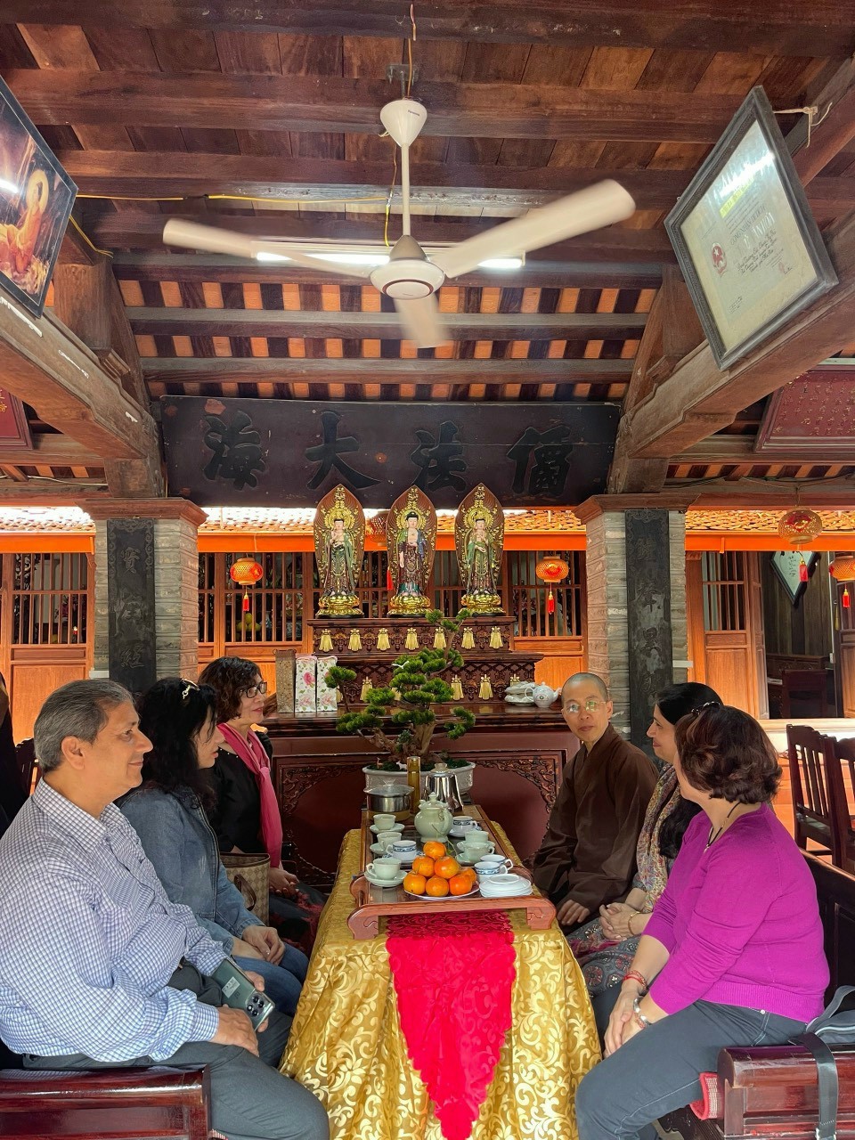 Hội hữu nghị Việt Nam - Ấn Độ TP.Hà Nội tham quan chuỗi di tích nổi tiếng tại quận Bắc Từ Liêm Hội hữu nghị Việt Nam - Ấn Độ TP.Hà Nội tham quan chuỗi di tích nổi tiếng tại quận Bắc Từ Liêm