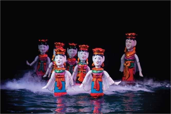 Tiết mục múa Tiên, rối nước. Tiết mục múa Tiên, rối nước.