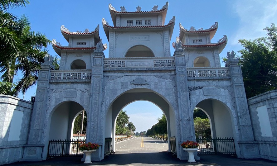 Cổng đền Hai Bà Trưng Cổng đền Hai Bà Trưng